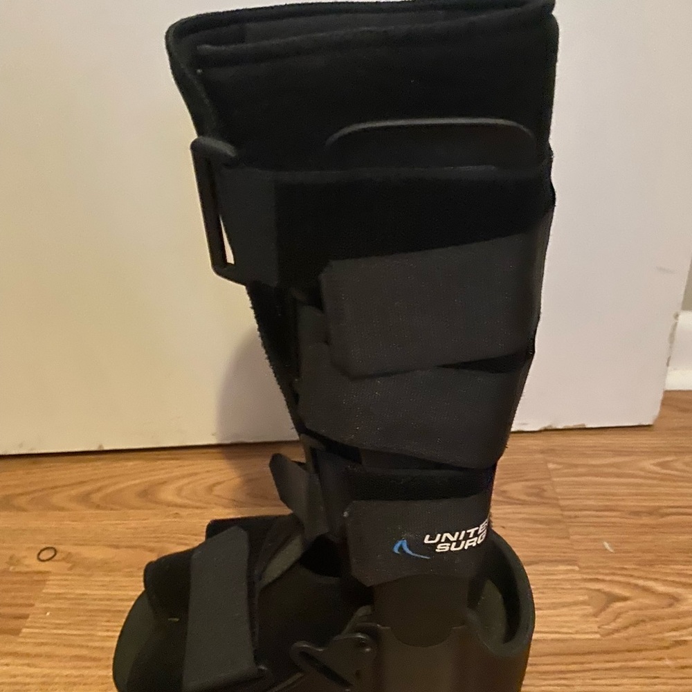 Great condition United surgical boot
